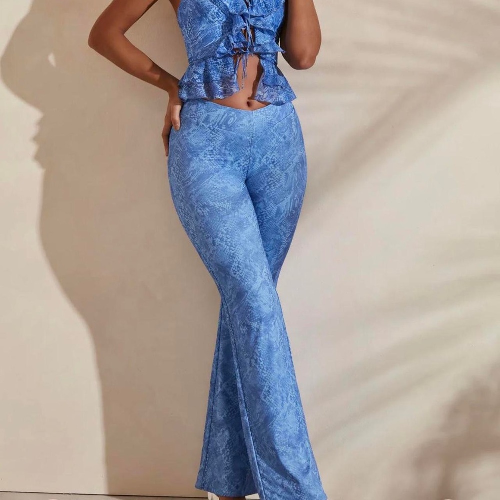 ITSASO: Petite Detail Flare Trousers in Blue Print